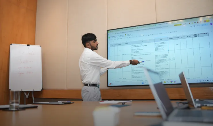Reports presentation inside Appac Media office