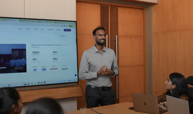 Team meeting presentation at Appac Media